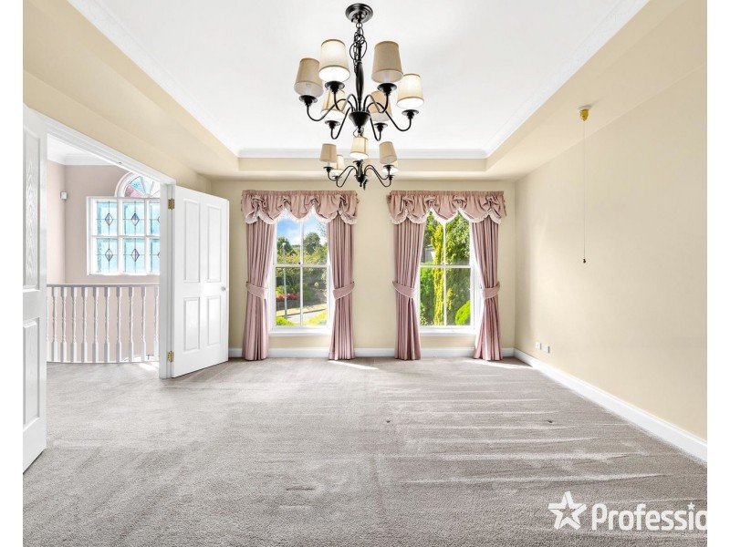 54 Kirkford Drive, Mooroolbark VIC 3138