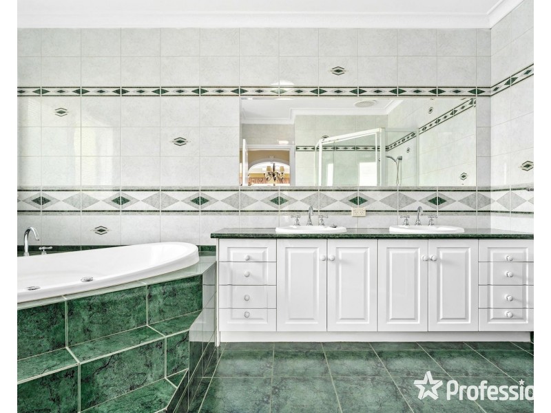 54 Kirkford Drive, Mooroolbark VIC 3138