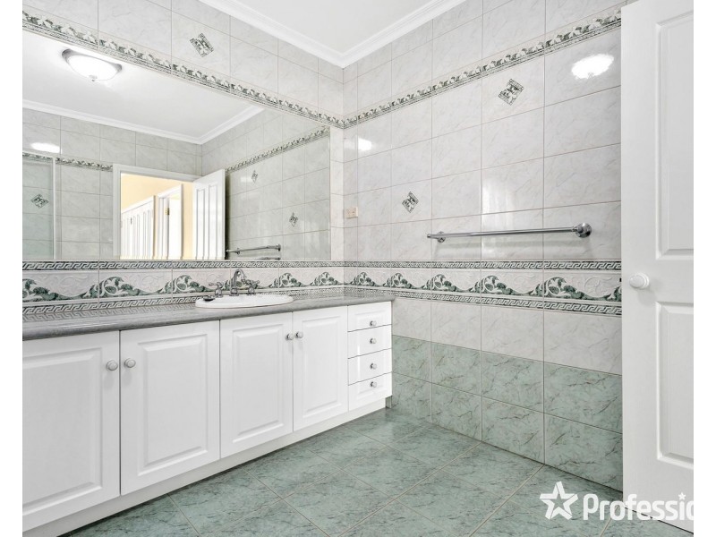 54 Kirkford Drive, Mooroolbark VIC 3138