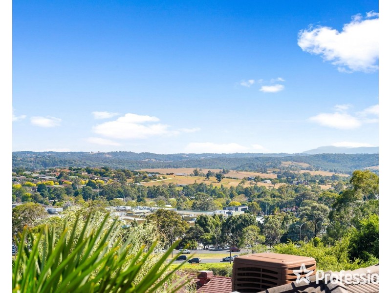 54 Kirkford Drive, Mooroolbark VIC 3138