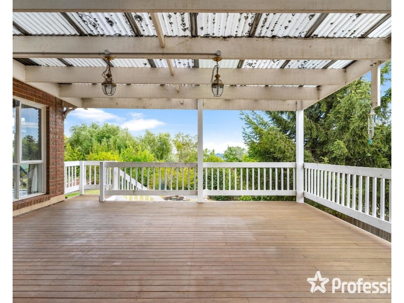 54 Kirkford Drive, Mooroolbark VIC 3138