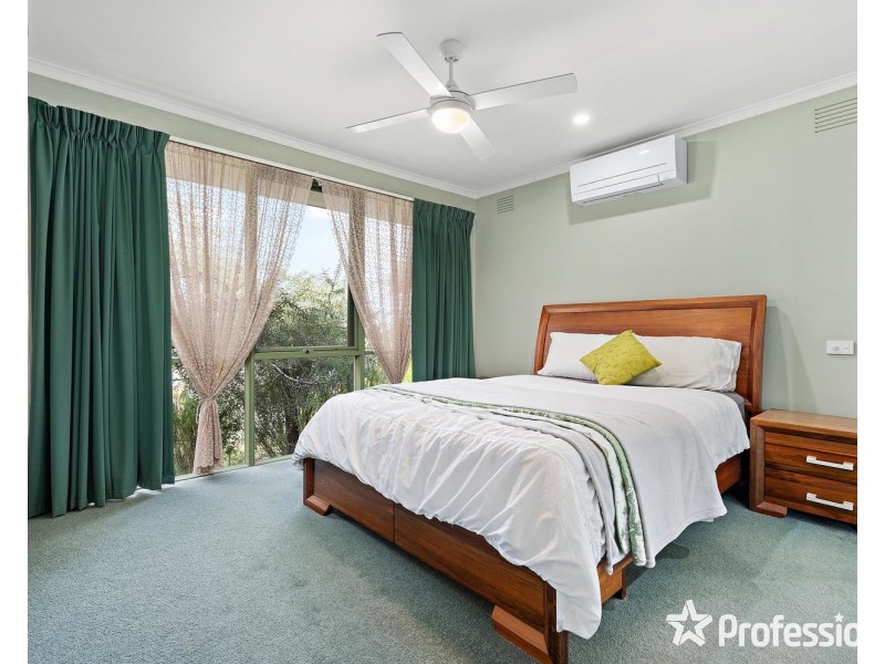 17 Savanna Drive, Mooroolbark VIC 3138