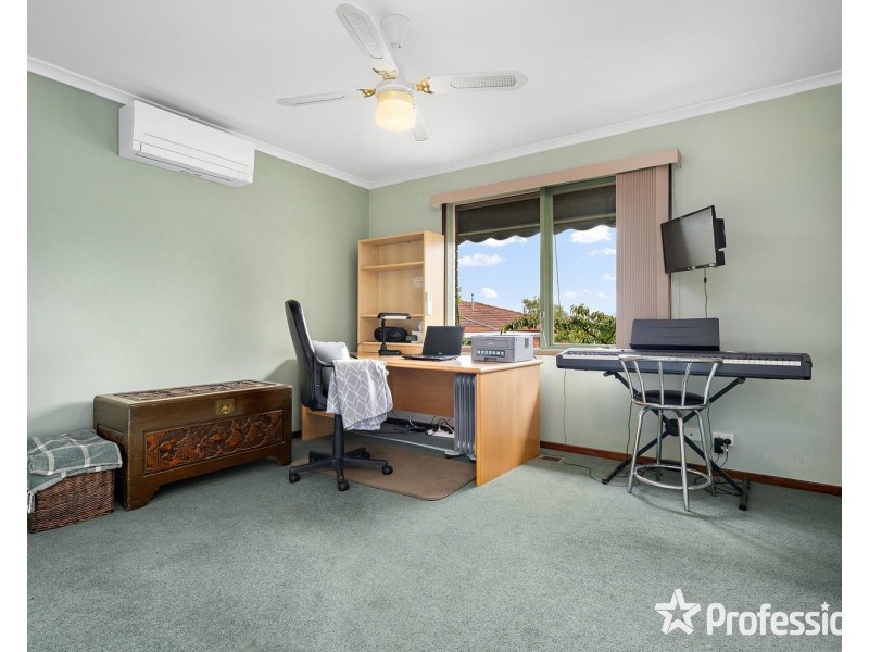 17 Savanna Drive, Mooroolbark VIC 3138