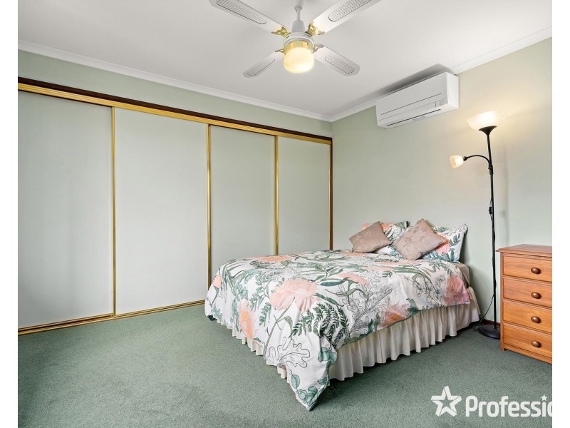 17 Savanna Drive, Mooroolbark VIC 3138