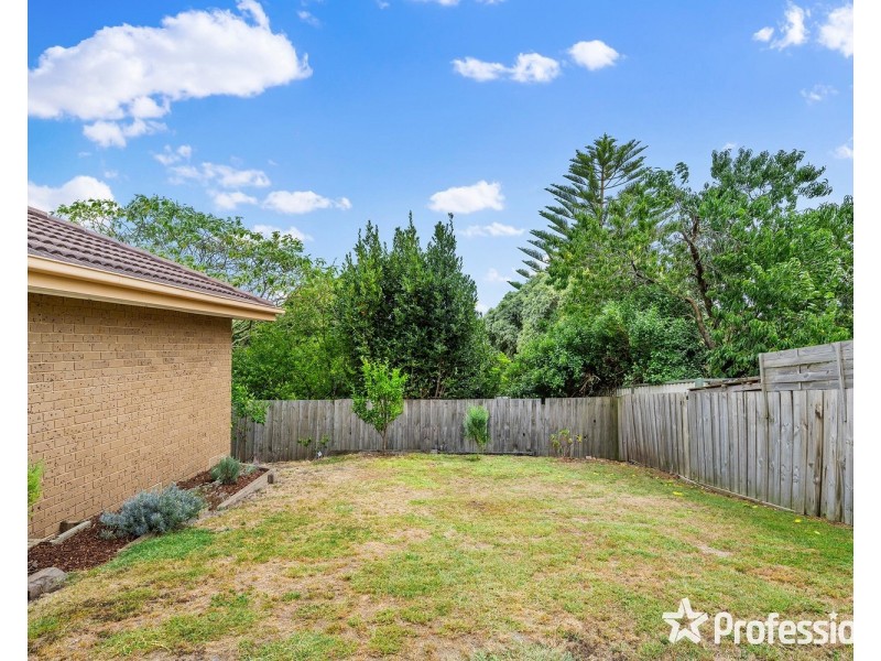 17 Savanna Drive, Mooroolbark VIC 3138