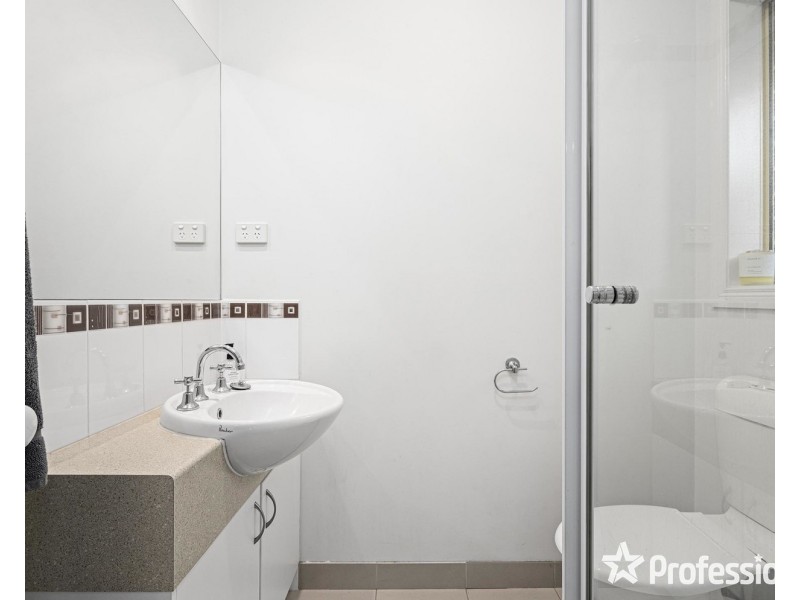 2/17 Wimbledon Court, Mooroolbark VIC 3138