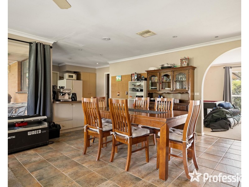37 Glen Dhu Road, Kilsyth VIC 3137