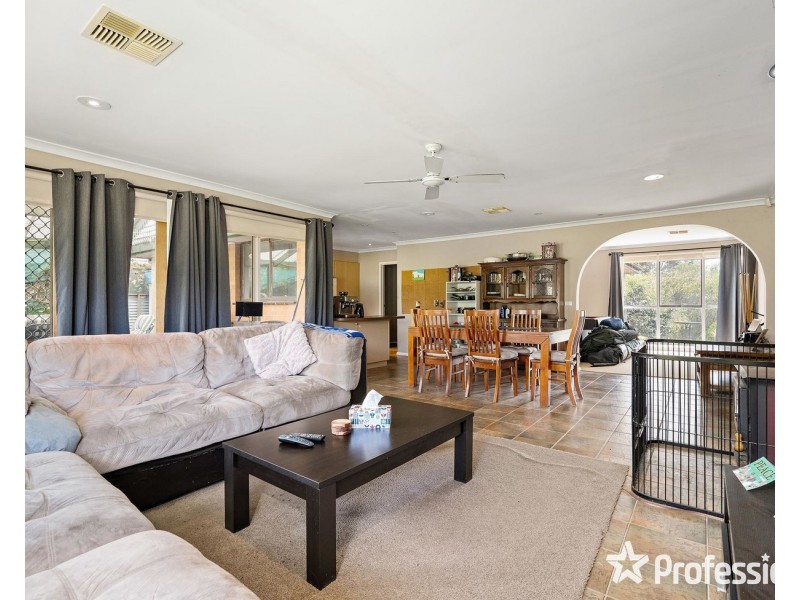 37 Glen Dhu Road, Kilsyth VIC 3137