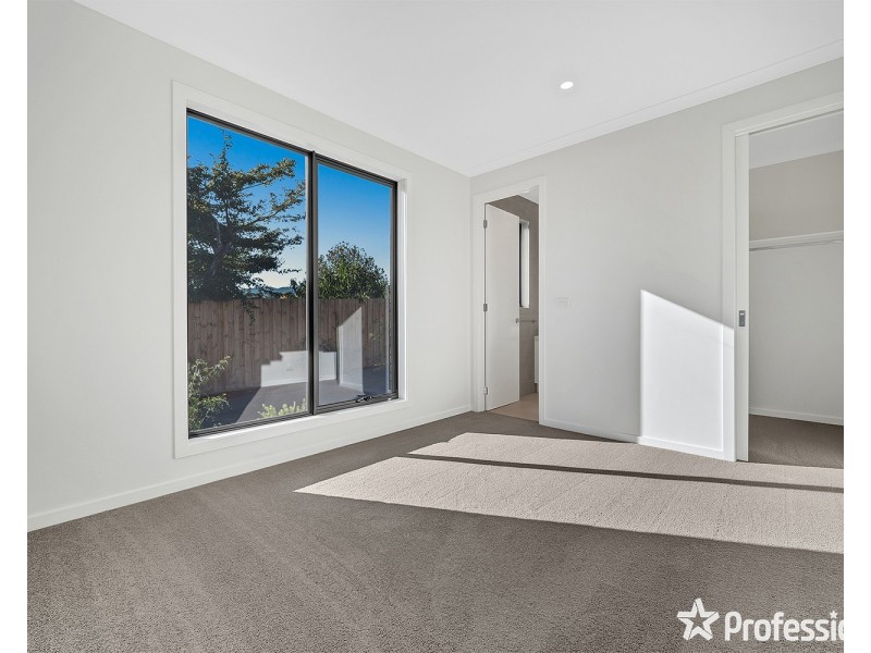2/32 Terrigal Crescent, Kilsyth VIC 3137