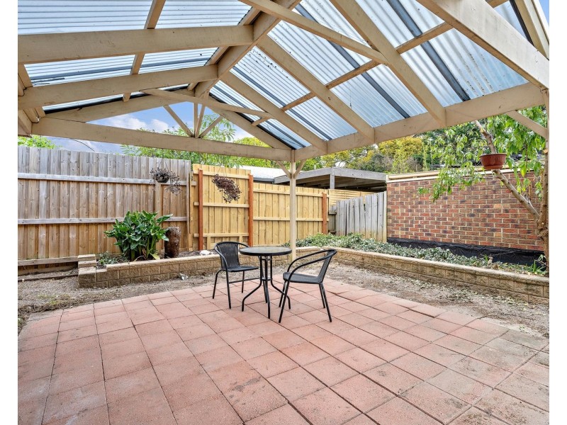 2/4 Colchester Road, Kilsyth VIC 3137