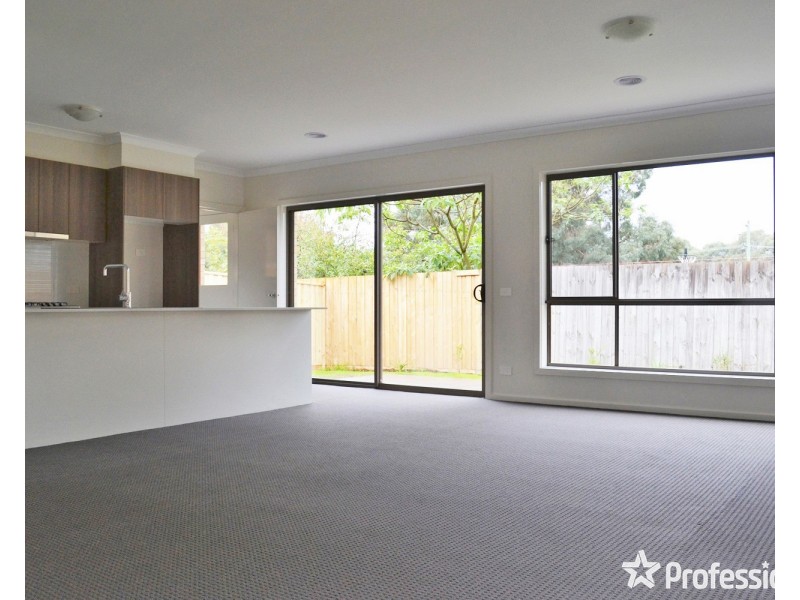 33 Tanika Circuit, Croydon VIC 3136