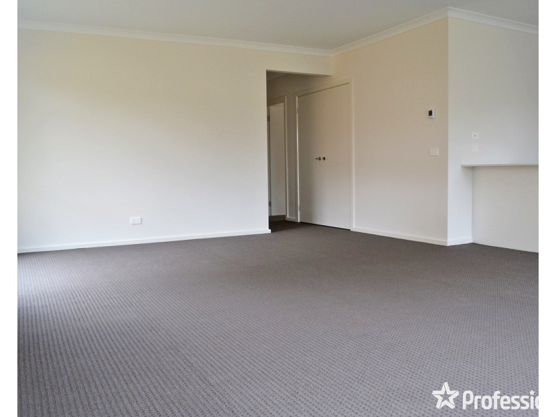 33 Tanika Circuit, Croydon VIC 3136