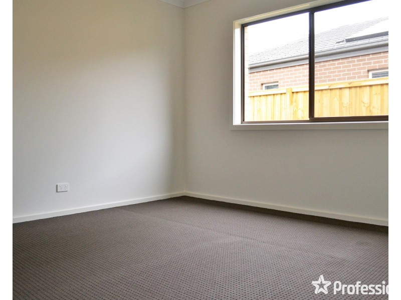 33 Tanika Circuit, Croydon VIC 3136