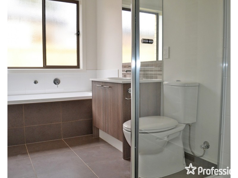 33 Tanika Circuit, Croydon VIC 3136