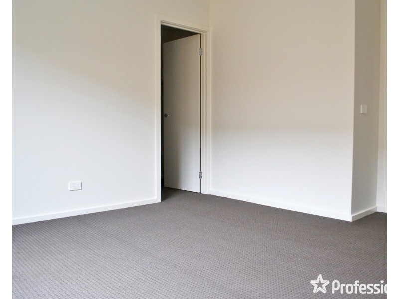 33 Tanika Circuit, Croydon VIC 3136