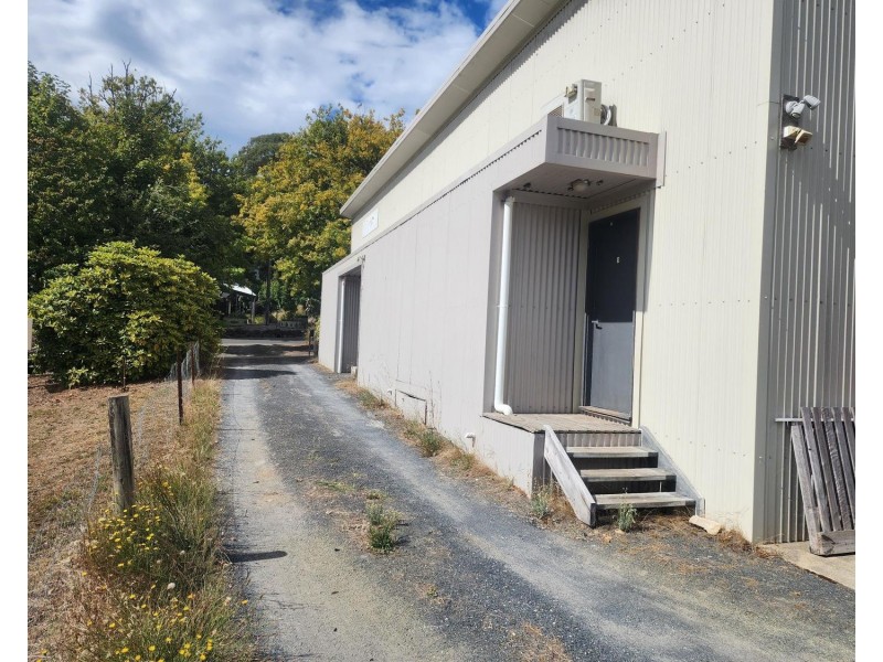 Shop 2 or 3 /18 Murchison Street, Marysville VIC 3779