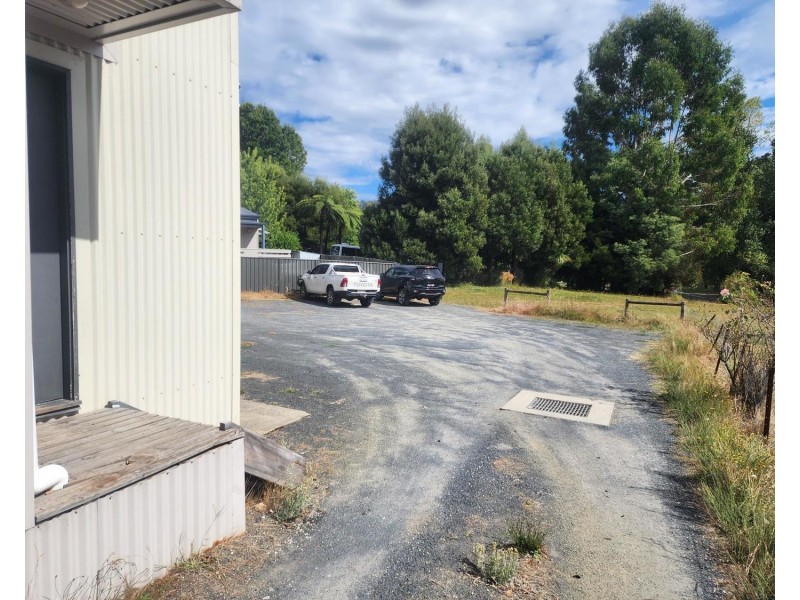 Shop 2 or 3 /18 Murchison Street, Marysville VIC 3779