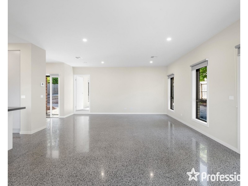 50a CHURCHILL Drive, Mooroolbark VIC 3138