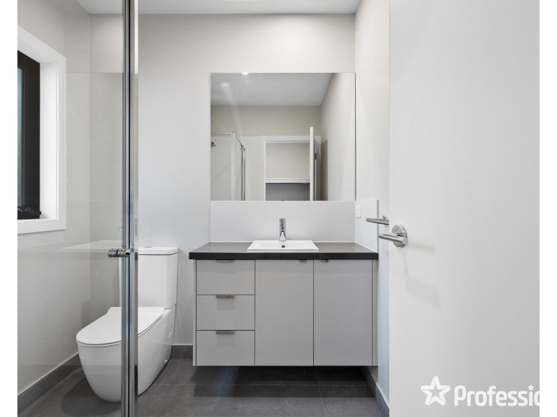 50a CHURCHILL Drive, Mooroolbark VIC 3138