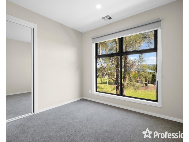 50a CHURCHILL Drive, Mooroolbark VIC 3138