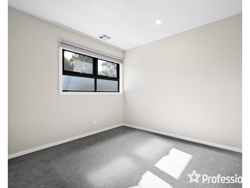 50a CHURCHILL Drive, Mooroolbark VIC 3138