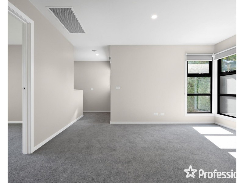 50a CHURCHILL Drive, Mooroolbark VIC 3138