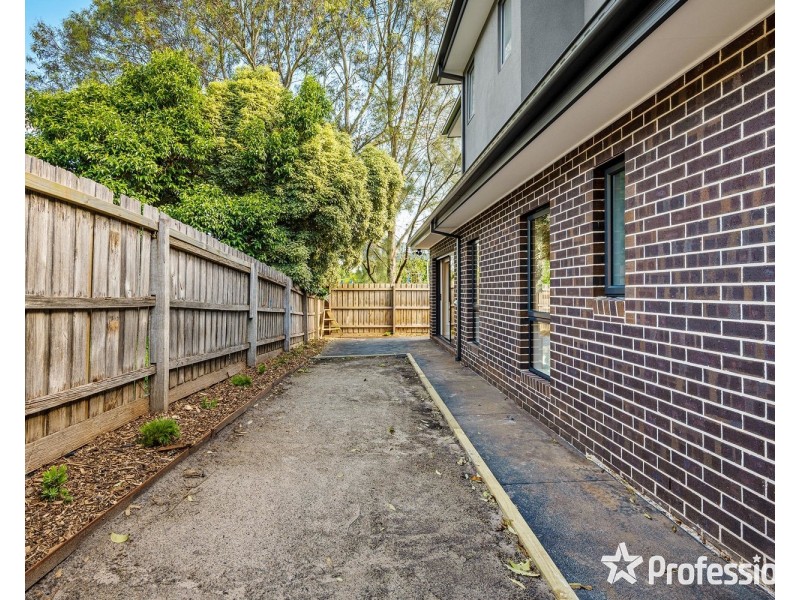 50a CHURCHILL Drive, Mooroolbark VIC 3138