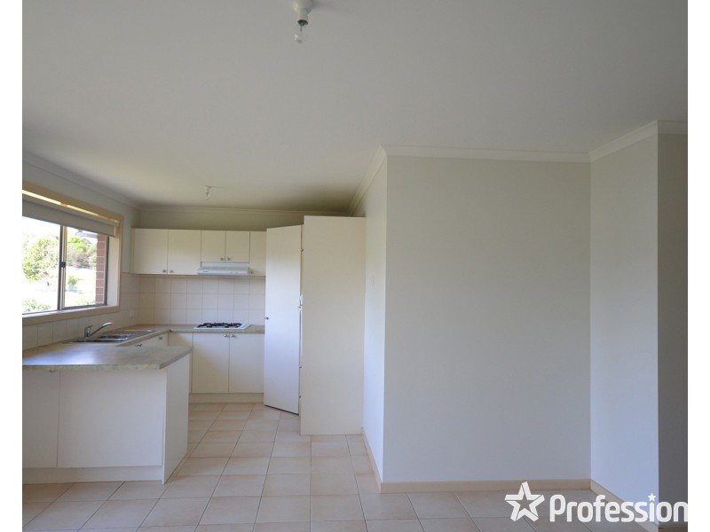 2/64 Hawthory Road, Kilsyth VIC 3137
