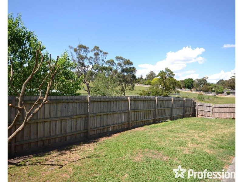 2/64 Hawthory Road, Kilsyth VIC 3137