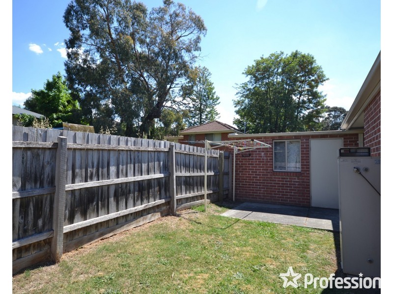 2/64 Hawthory Road, Kilsyth VIC 3137