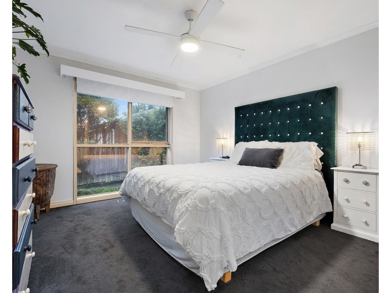 7 Bimbadeen Drive, Mooroolbark VIC 3138