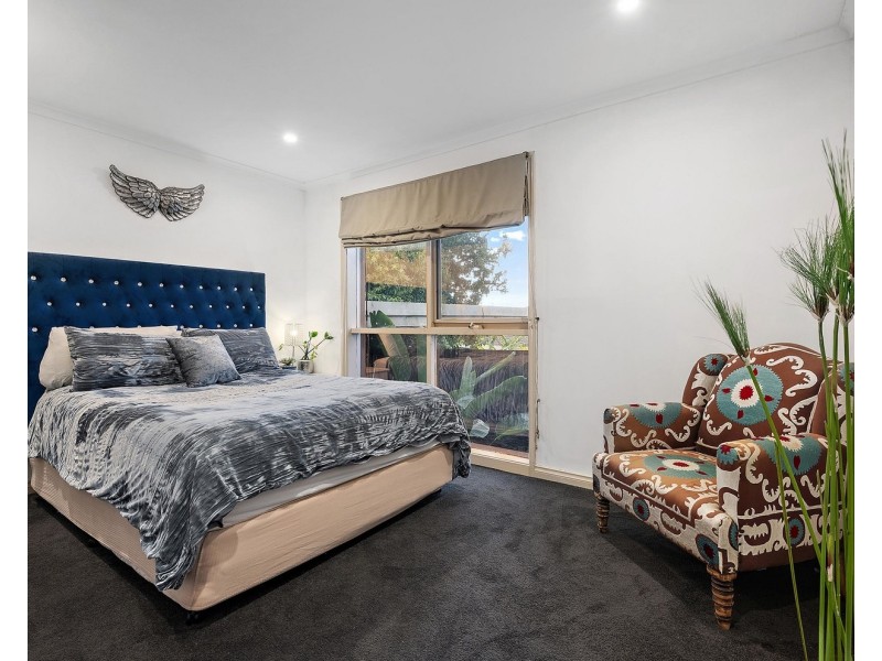 7 Bimbadeen Drive, Mooroolbark VIC 3138