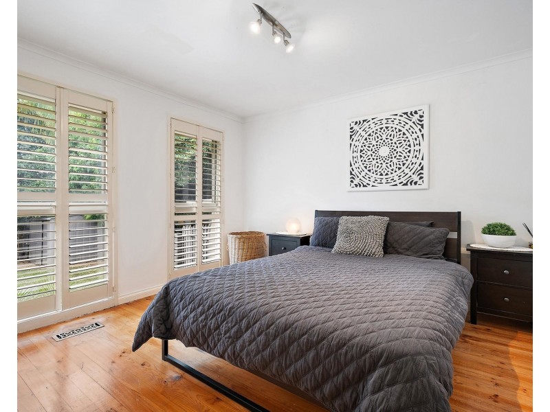 7 Bimbadeen Drive, Mooroolbark VIC 3138