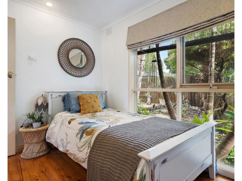 7 Bimbadeen Drive, Mooroolbark VIC 3138