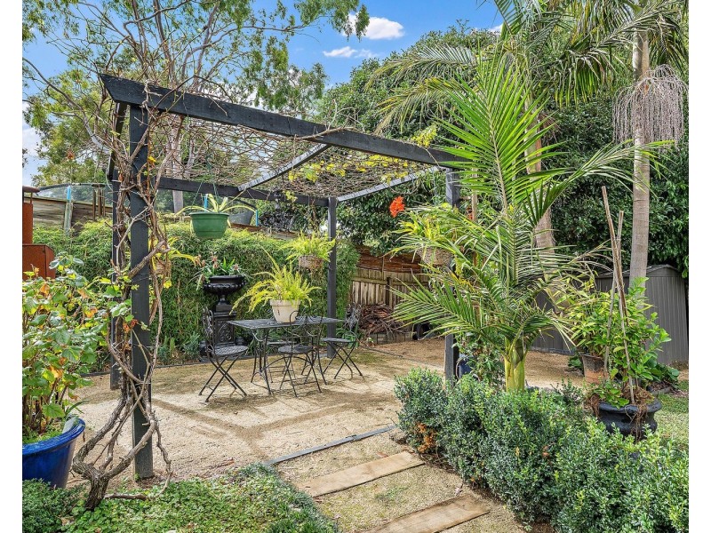 7 Bimbadeen Drive, Mooroolbark VIC 3138