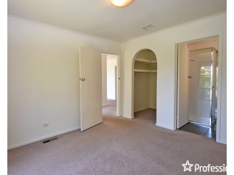 18 Bowen Road, Lilydale VIC 3140