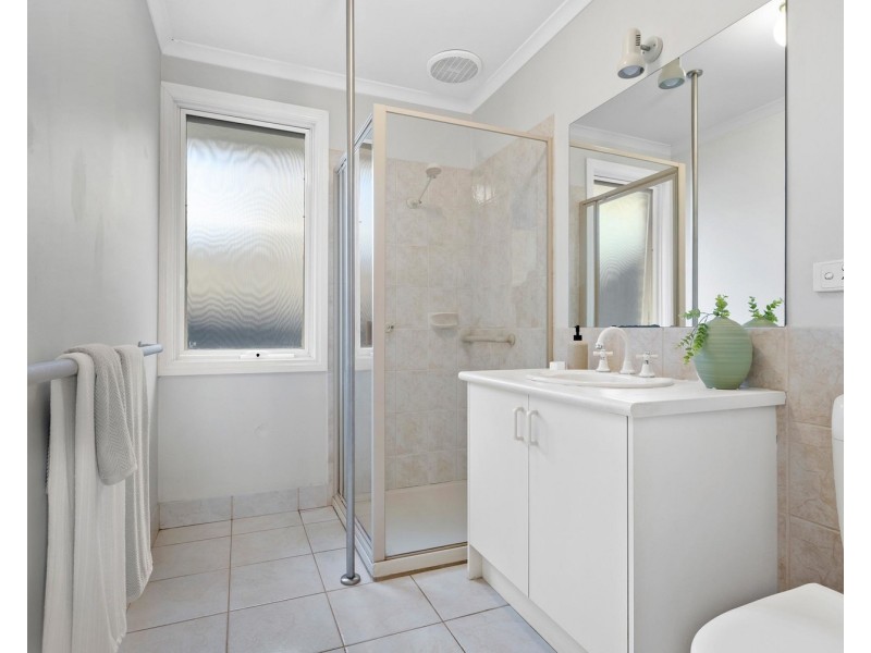 2/13 Rowan Street, Croydon VIC 3136