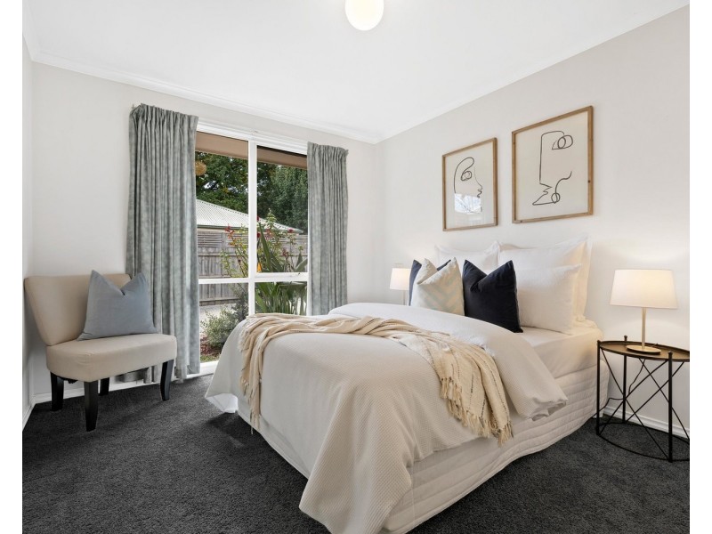 2/13 Rowan Street, Croydon VIC 3136