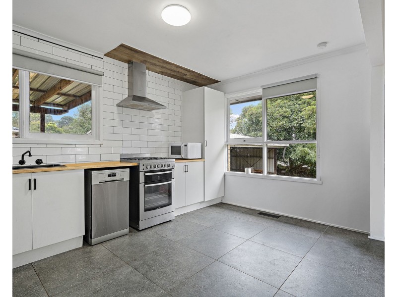 82 Dryden Concourse, Mooroolbark VIC 3138