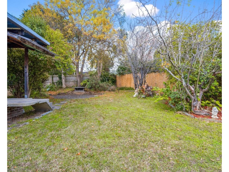 82 Dryden Concourse, Mooroolbark VIC 3138
