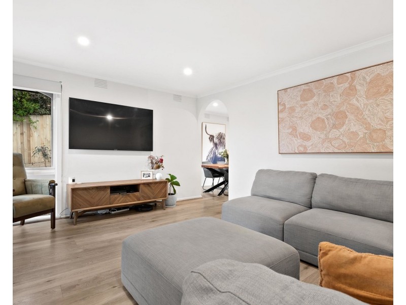 27 Selina Avenue, Mooroolbark VIC 3138