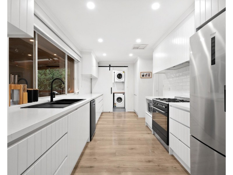 27 Selina Avenue, Mooroolbark VIC 3138