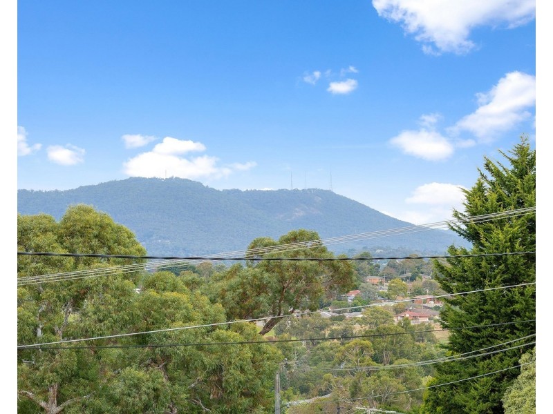 27 Selina Avenue, Mooroolbark VIC 3138