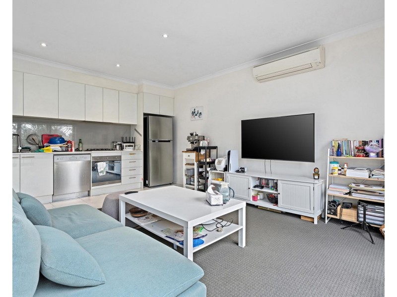 18 Lithgow Way, Mooroolbark VIC 3138