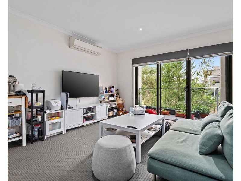 18 Lithgow Way, Mooroolbark VIC 3138