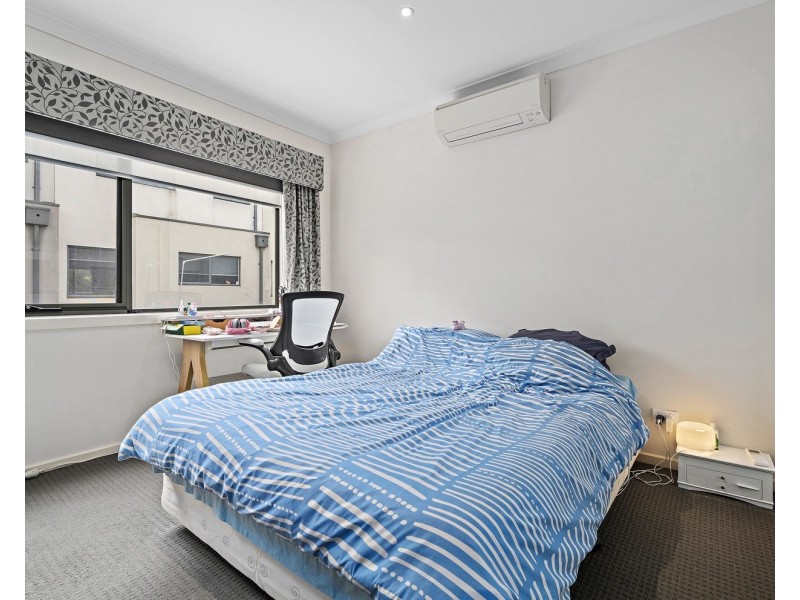 18 Lithgow Way, Mooroolbark VIC 3138