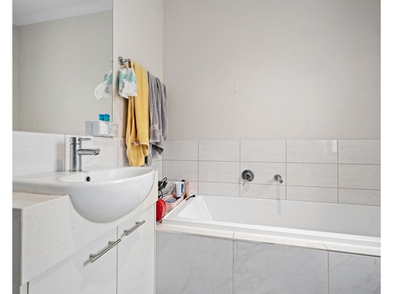 18 Lithgow Way, Mooroolbark VIC 3138