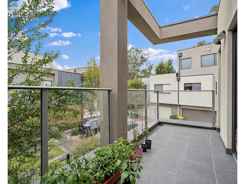 18 Lithgow Way, Mooroolbark VIC 3138