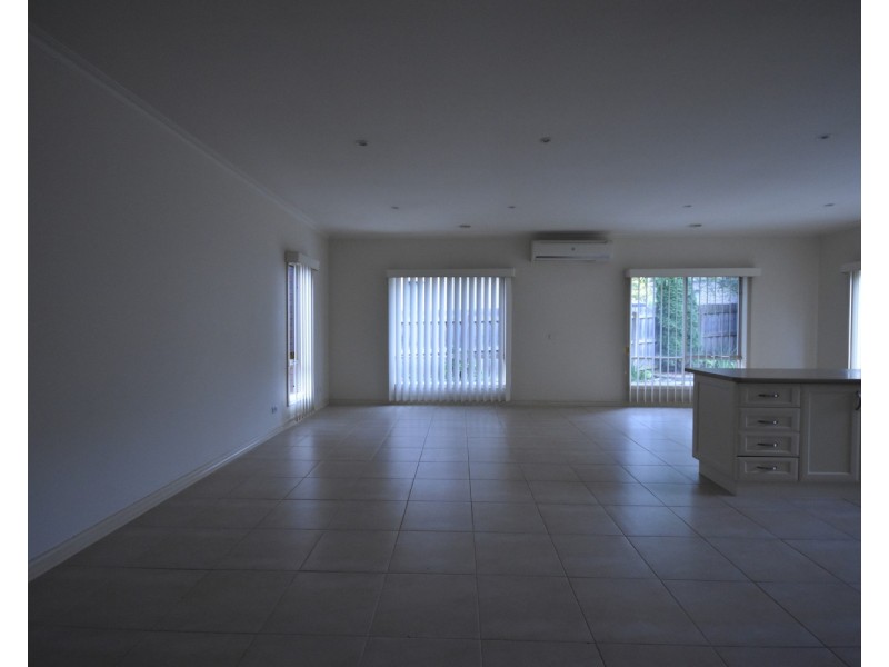 4 Saxon Drive, Mooroolbark VIC 3138