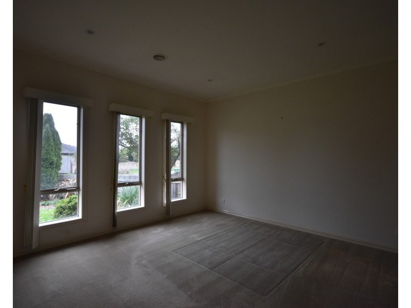 4 Saxon Drive, Mooroolbark VIC 3138